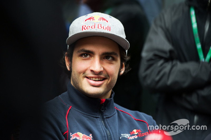 梅赛德斯翻盘红牛二队，塞恩斯统治全场