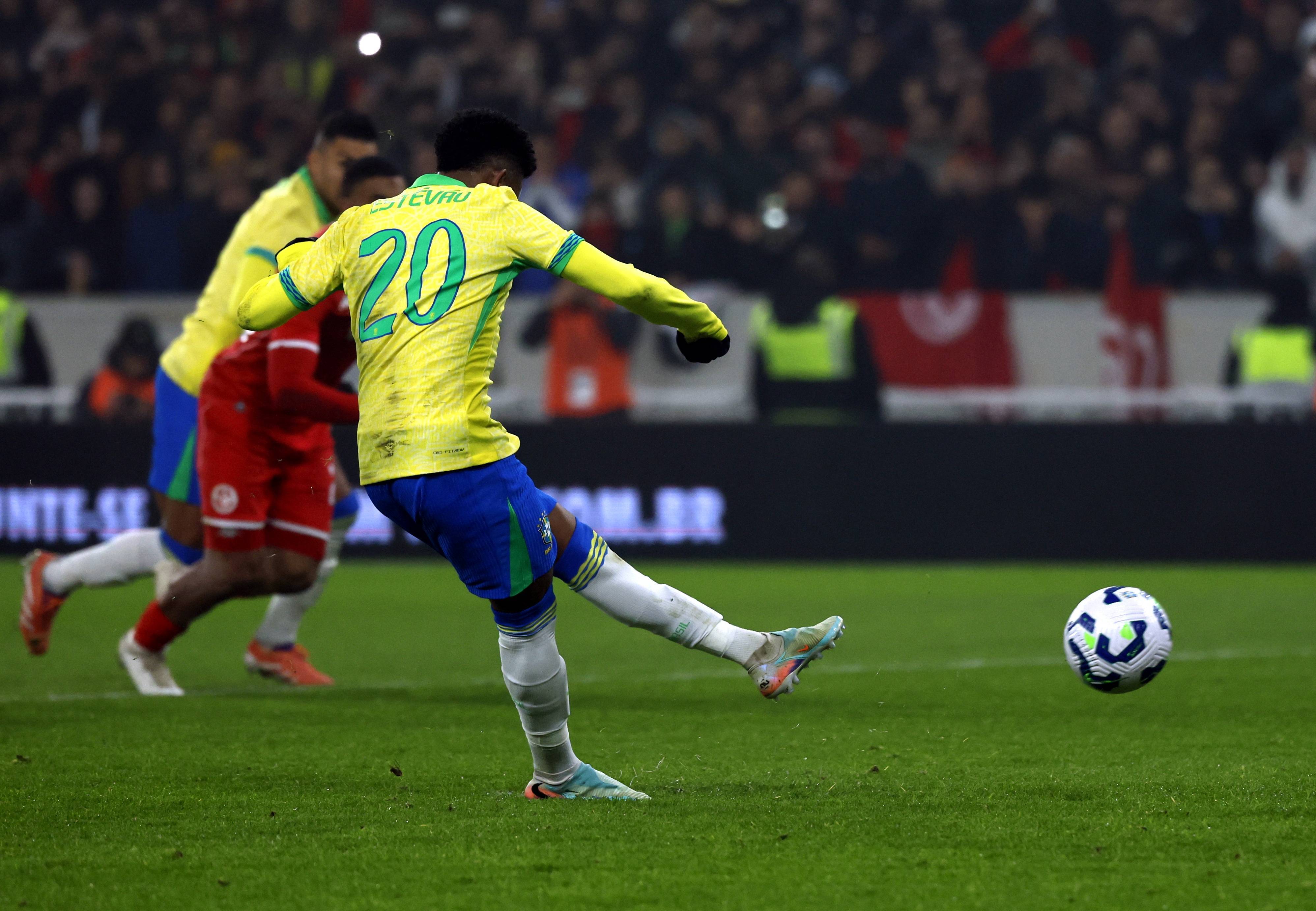 巴西鏖战阿根廷，莫德里奇带队取胜