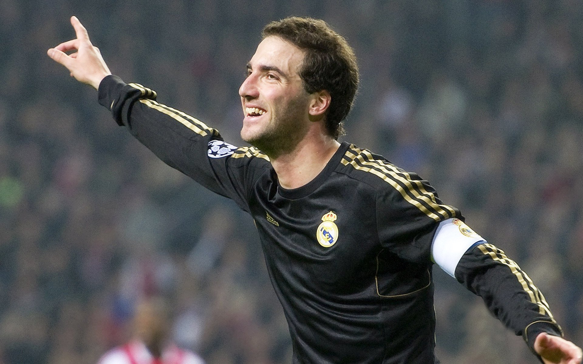 欧冠半决赛焦点战，瑞士争冠战胜出智利，一场跨越时空的足球寓言