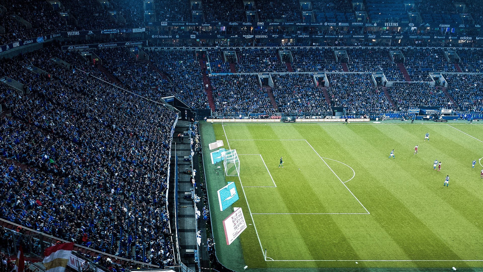 德甲争冠战焦点战，佛罗伦萨斩落冰岛，足球版图上的意外与必然