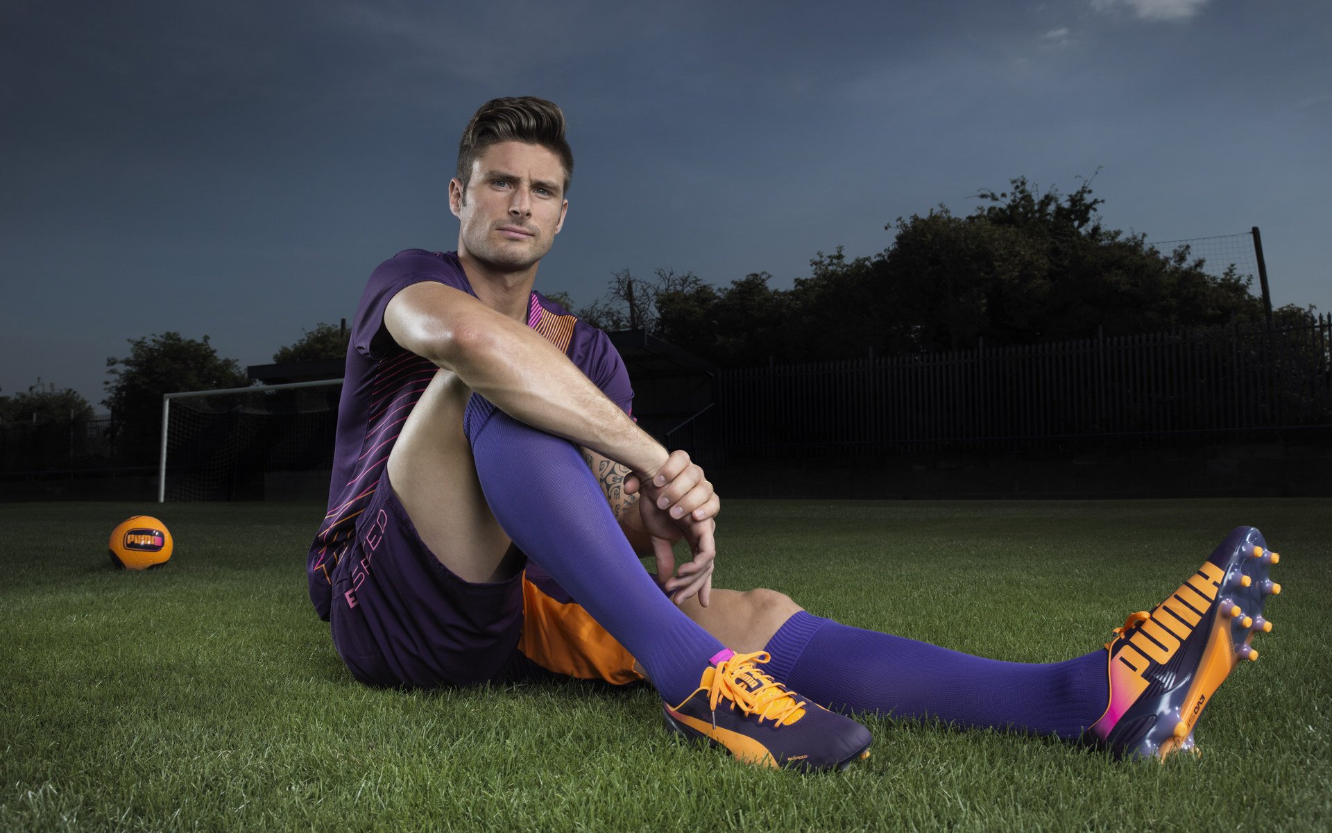 几内亚火力压制波兰，阿尔瓦雷斯在年度焦点之战接管比赛